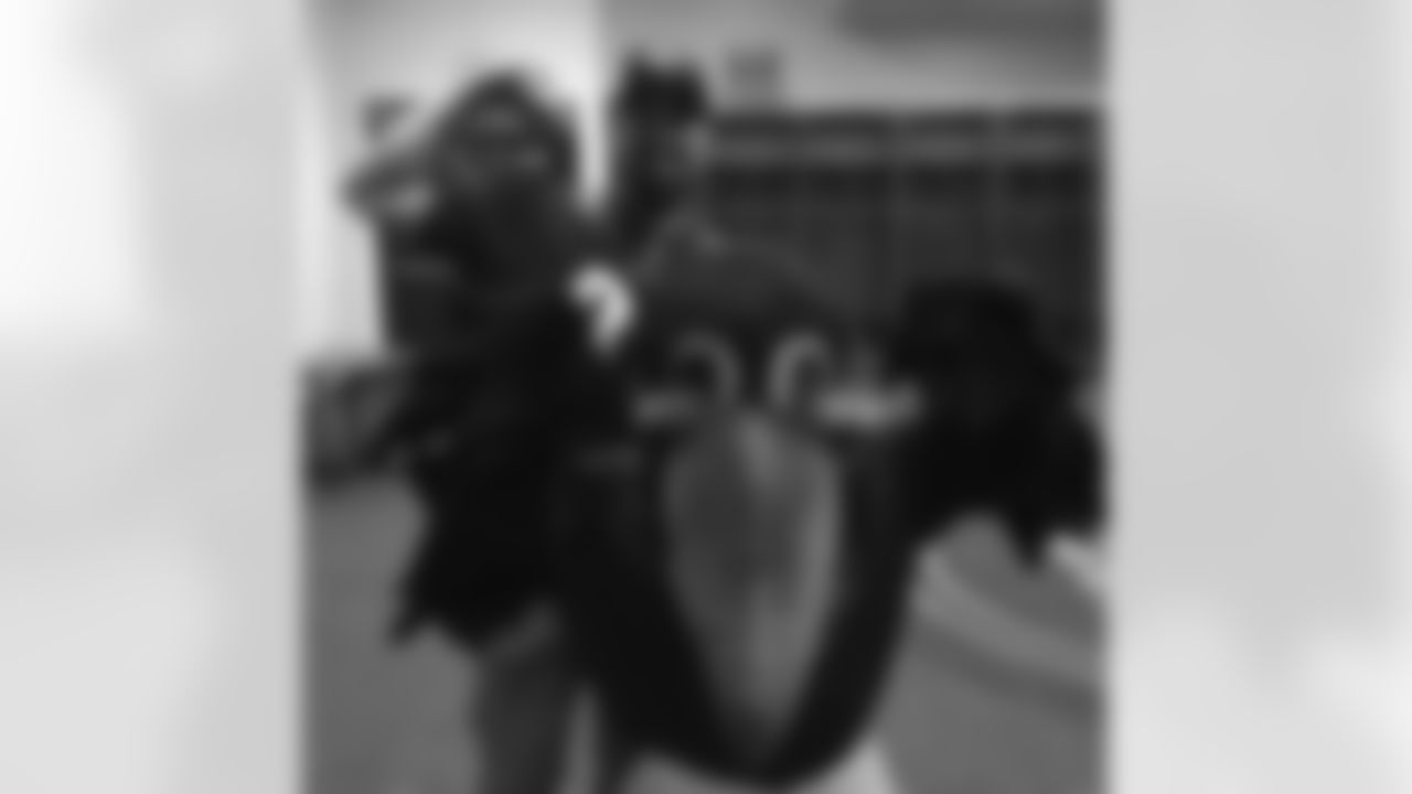 Crockettgillmore [Crockett Gillmore]: Hit em with the flex with Poe @ravens #hitemwiththeflex #poe #raven #play60