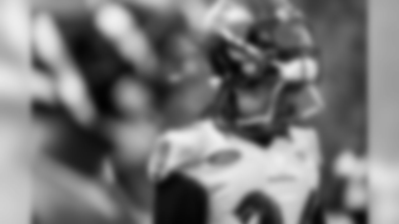 CB Brandon Carr
