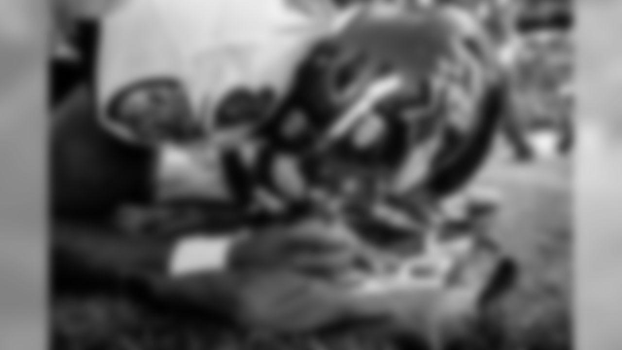 Bills_120819sh087