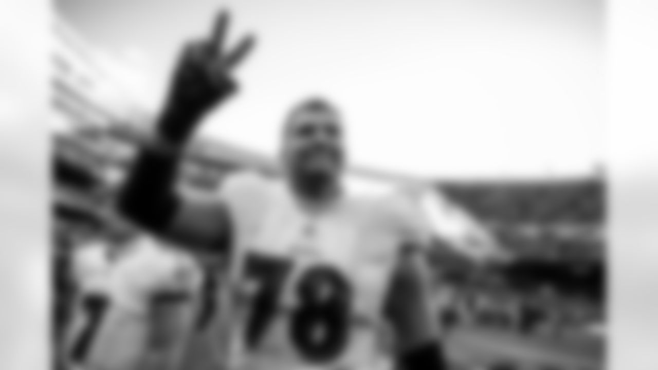 OT Alejandro Villanueva
