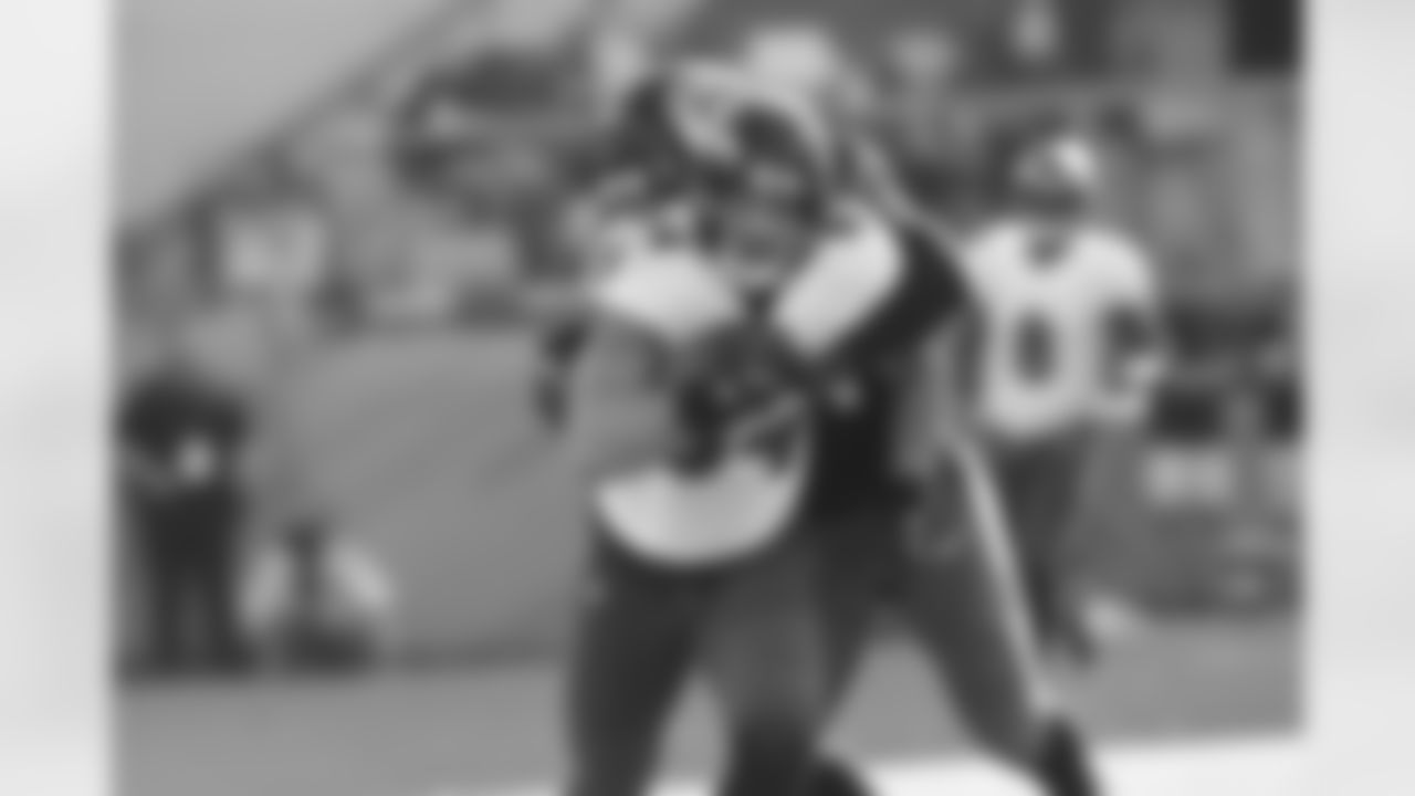 TE Josh Oliver