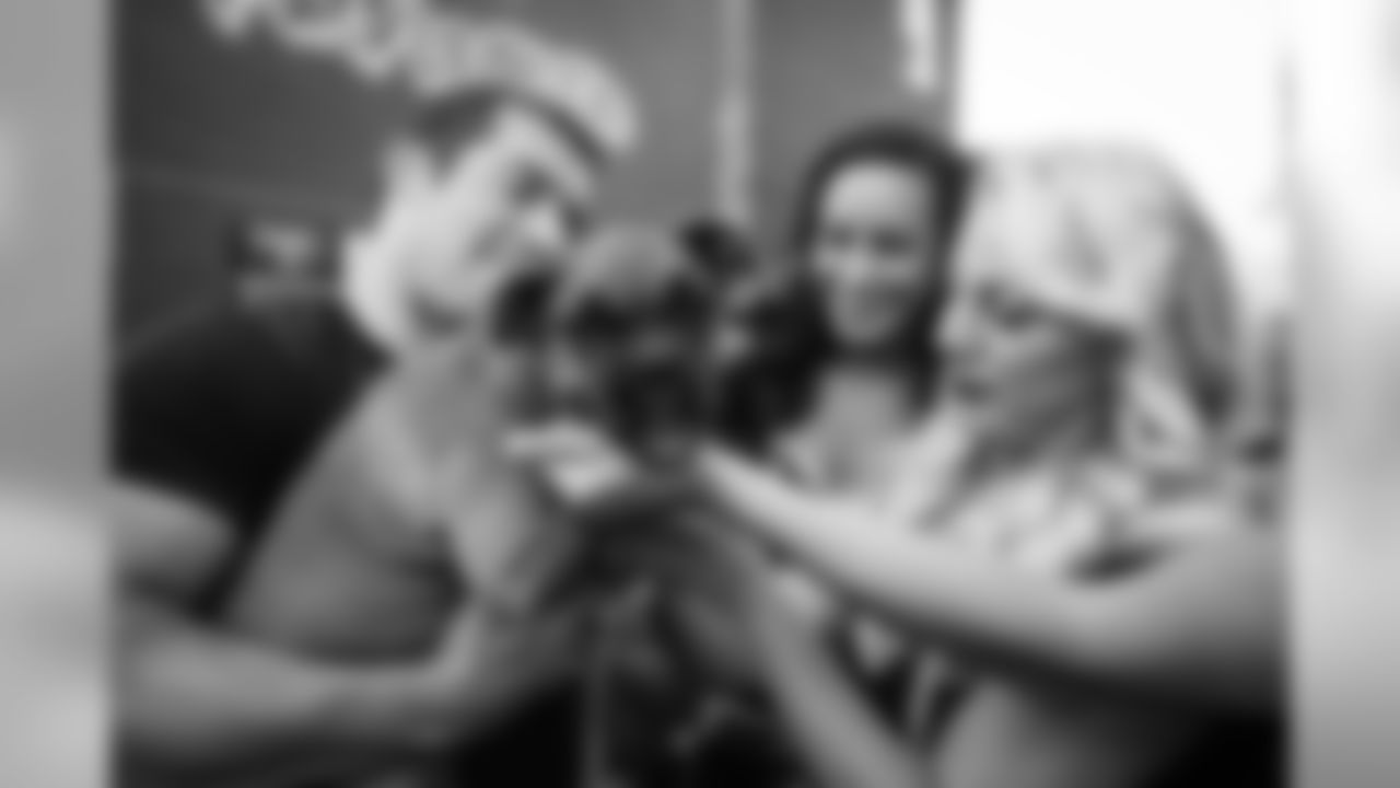September 19, 2019
Ravens Bar Crawl in Federal Hill, Baltimore on September 19, 2019. The Ravens Cheerleaders, PlayMakers, Poe, and alumni ILB, Jameel McClain, and P, Kyle Richardson.
Bars visited were Wayward, Mothers, Nobles, Crossbar, and Magerks.