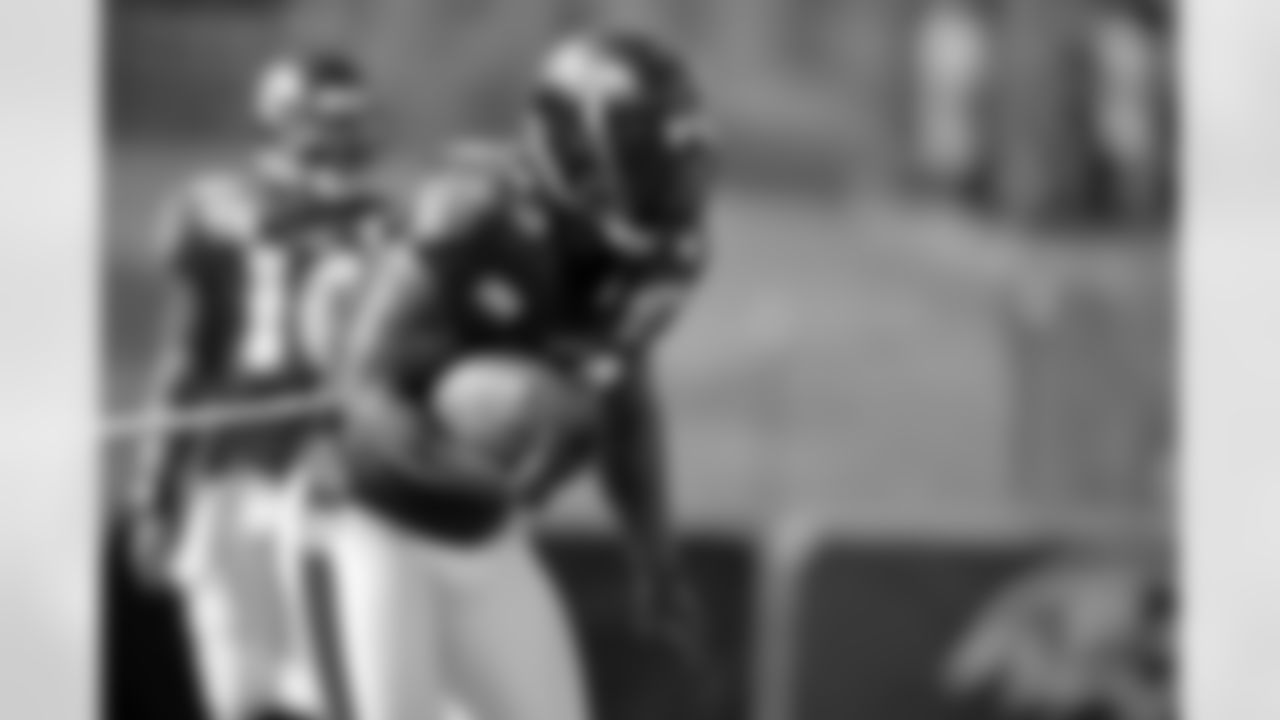 2007 – RB Willis McGahee
The Ravens acquired McGahee from the Bills in March in exchange for two third-round picks and a seventh rounder. McGahee responded with his first Pro Bowl season, gaining 1,207 yards while averaging 5.4 yards per carry. That was the best of McGahee's four seasons with Baltimore, but he was a part of three playoff teams and scored 35 career touchdowns for the franchise.