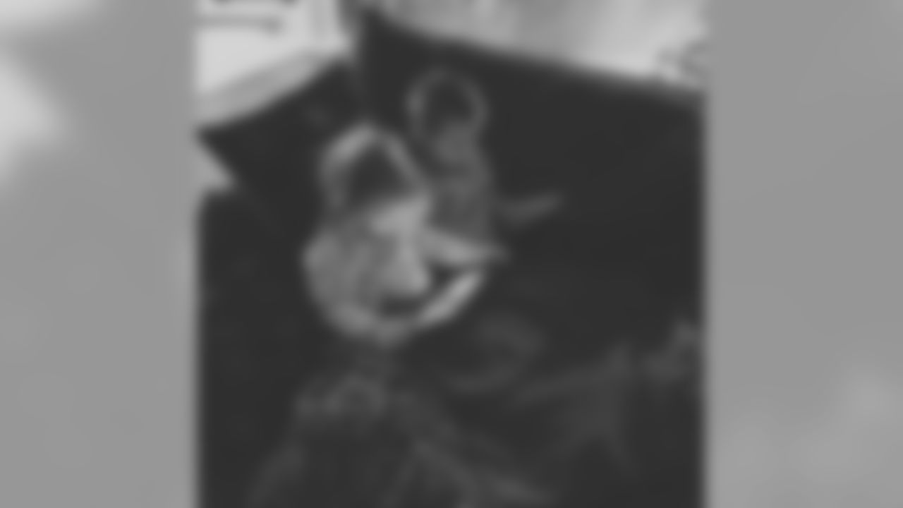 teamwoody39 [Danny Woodhead] Attn all kids!!! If you want to get on ipads wake up at 5 am! Cool? Cool! #dontjudgeme