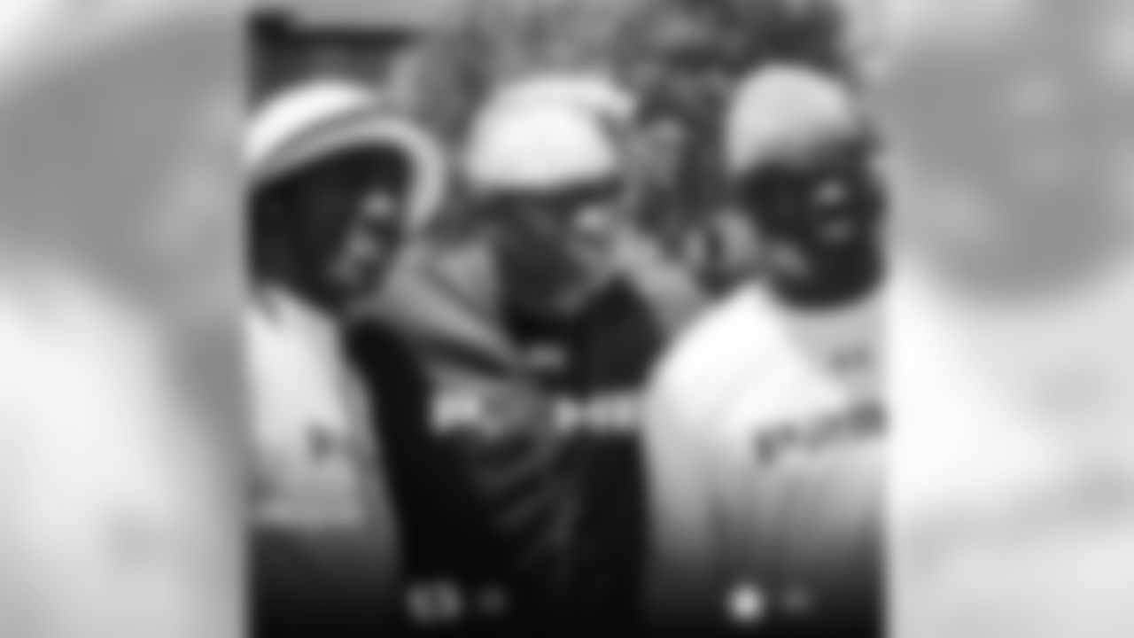 l_webb21 [Lardarius Webb]: Chillin with GREATNESS! @deionsanders @twentyER