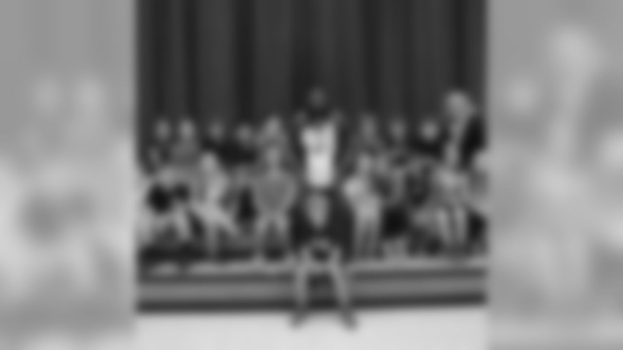 brandonw_66[Brandon Williams]:Brandon Williams, DT for the Ravens took time during his off-season to read to students at CES #BrandonLovesTheKids #PayItForward #TheChildrenAreTheFuture