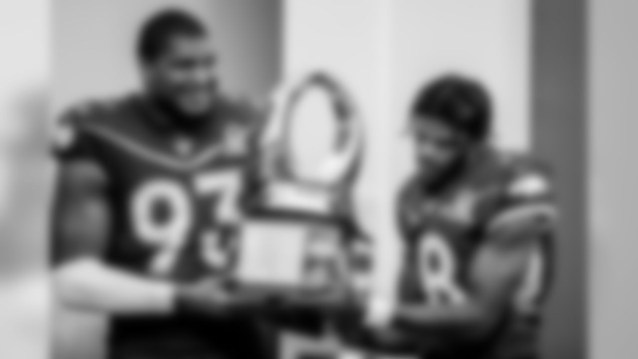 Jacksonville Jaguars defensive lineman Calais Campbell and quarterback Lamar Jackson hold the trophy at the 2020 Pro Bowl game, Sunday, Jan. 26, 2020 in Orlando, Fla.