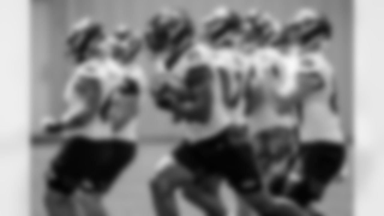 RB Gus Edwards