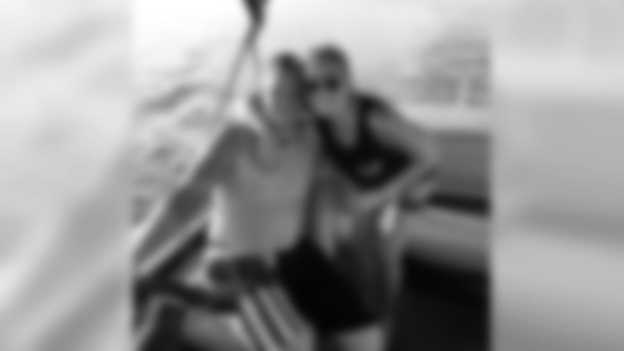 maxxwilliams[Maxx Williams]: Great day on the lake :) can't wait for more.