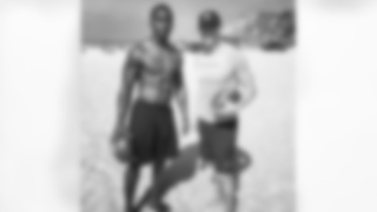 tytaylor2 [Tyrod Taylor]: Great beach workout this morning with @jeffgarciajgfa. Working on shifting weight and making balanced throws.
