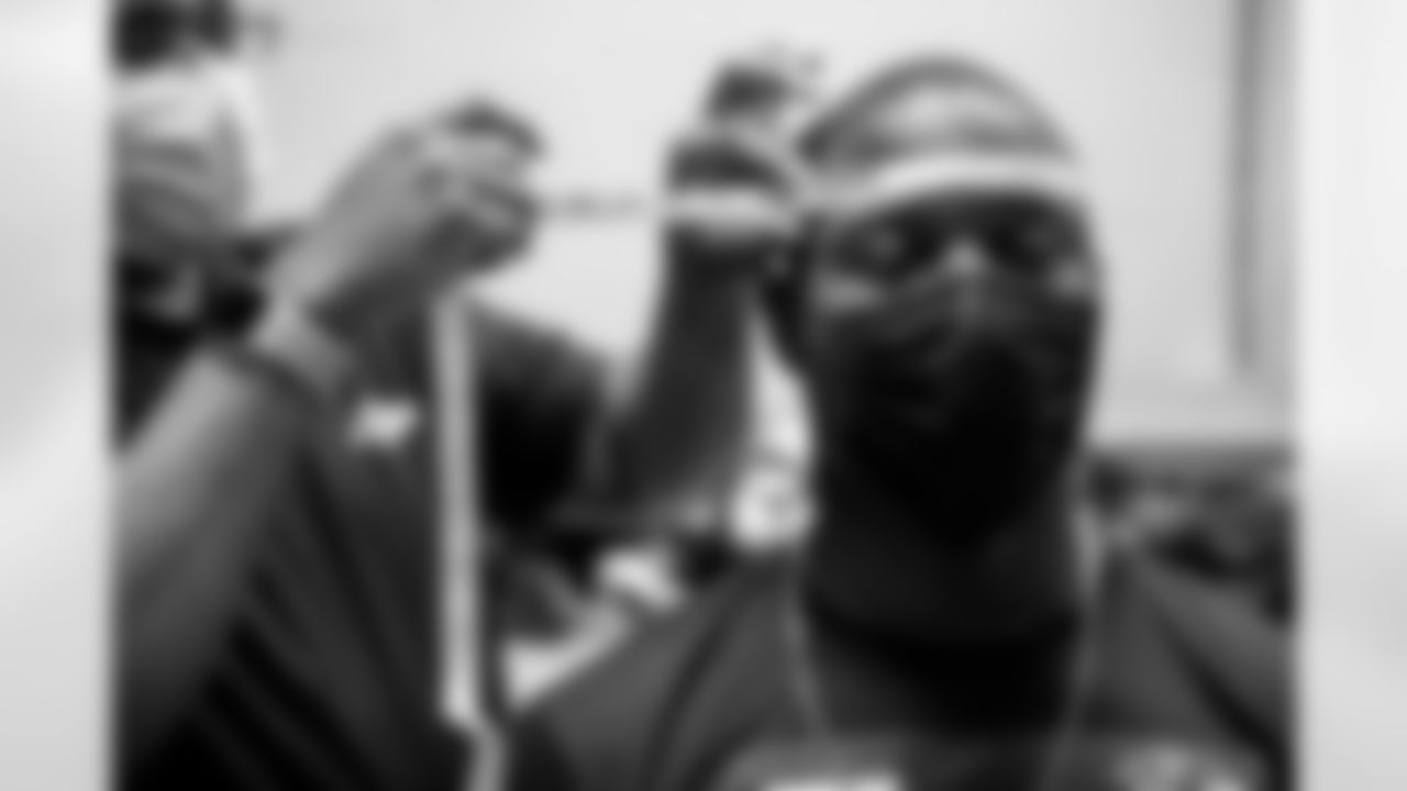 OLB Daelin Hayes