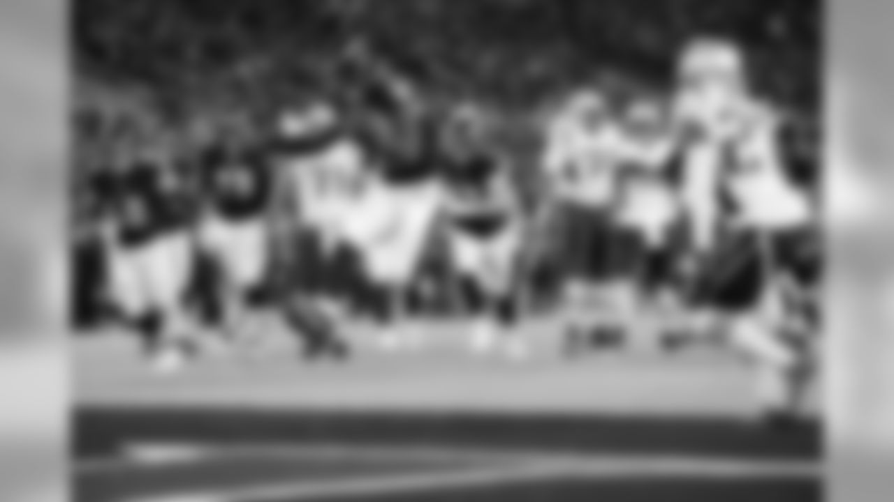 RB Gus Edwards