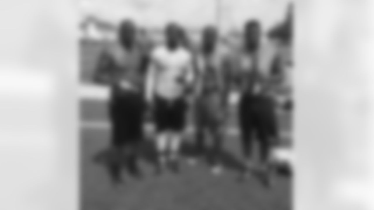 im_klewis23 [Kendrick Lewis]: Just working to be Great Everyday with my Brothers @balllike21 #mike and Trainer @dee11joe!