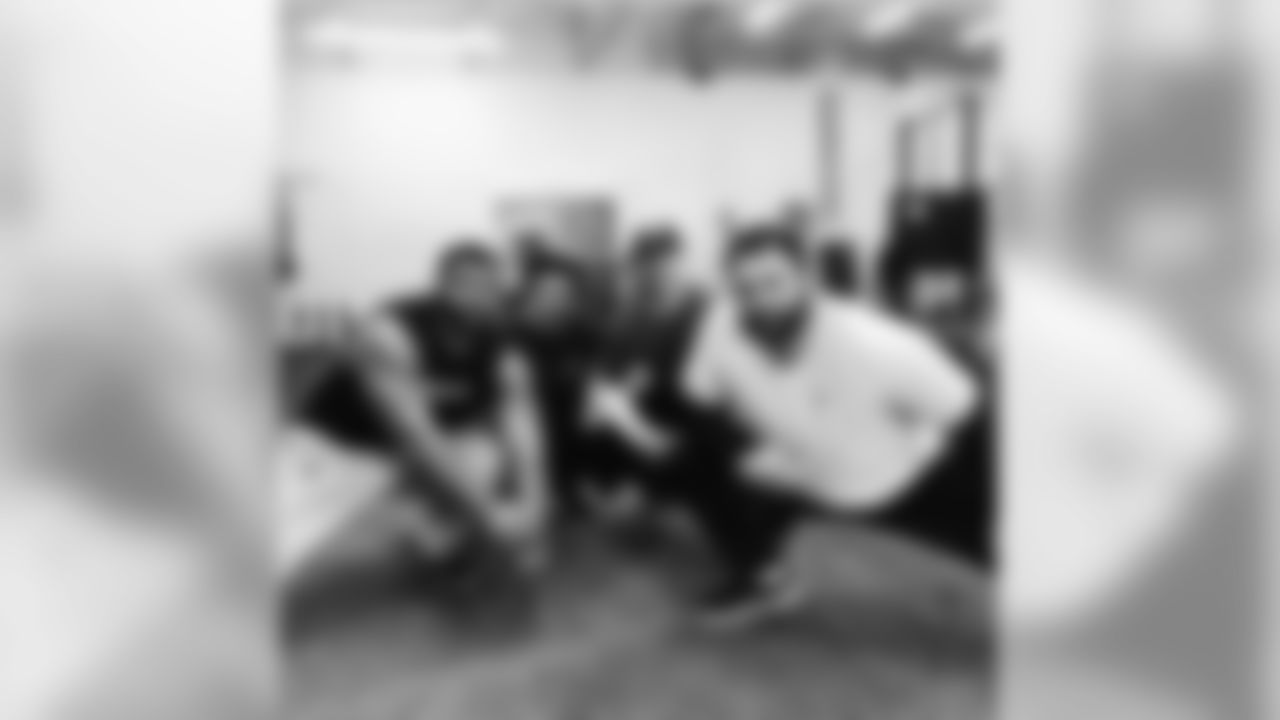 brandonw_66[Brandon Williams]:Getting ready to go workout again!!! @getchimpy #FastTwitchFridays its the weekend #ShomMeWhatYouGot we can rest tomorrow!!!