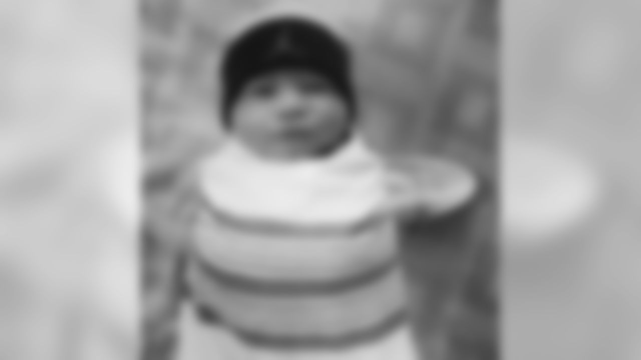 _showtime33 [Terrence Brooks]: Can't wait to see my lil homie tomorrow. #Stud