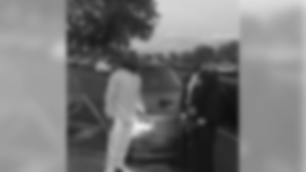 mosley32rtr [CJ Mosley] What a great weekend! Got to see my brother and Lil cousin graduate on the same day! From playing on the same little League football team at age 5, now yal are Young black men that are champions on the field and in school! Yal deserve it all baby! Couldn't be more proud and I know RGH is smiling from above! #classof2018