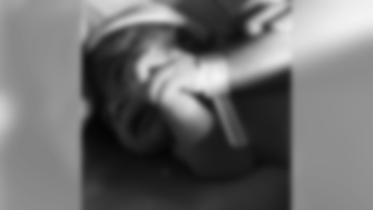 aceandsmitty [Steve Smith, Sr.]: 9hrs and she pushed her way through it... baby Deuce Stevonne Smith Jr is here and my wife is so awesome. ..... baby agent89jr praise God #panthernation #ravennation