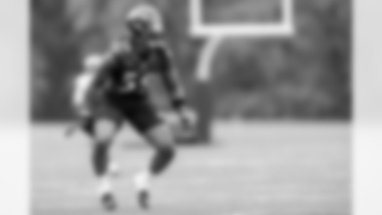 OLB Daelin Hayes