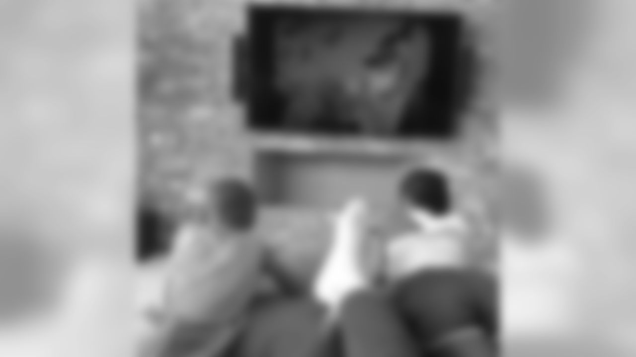 untouchablejay55 [Terrell Suggs]: Perfect Way to spend the day! watchin "All Dogs Go To Heaven" with the cubs! #perfections