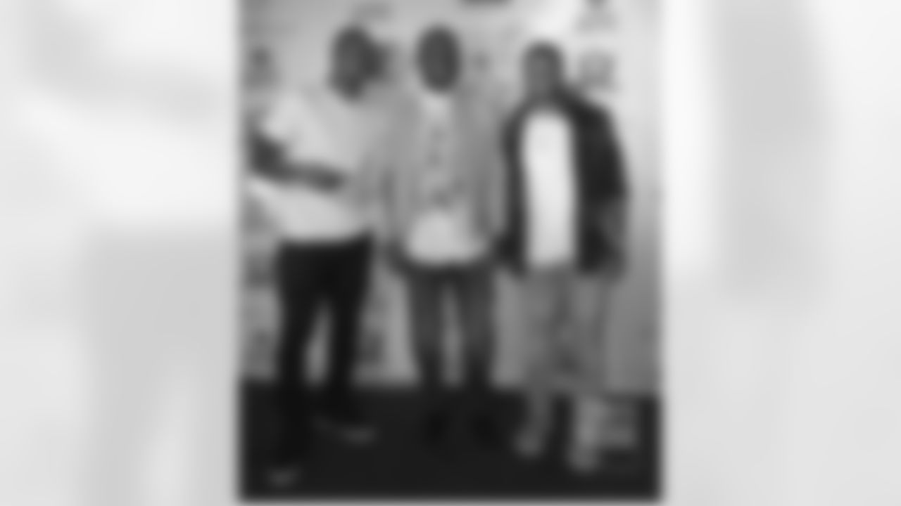 tonyjefferson1 [Tony Jefferson]: Brothas forever regardless .