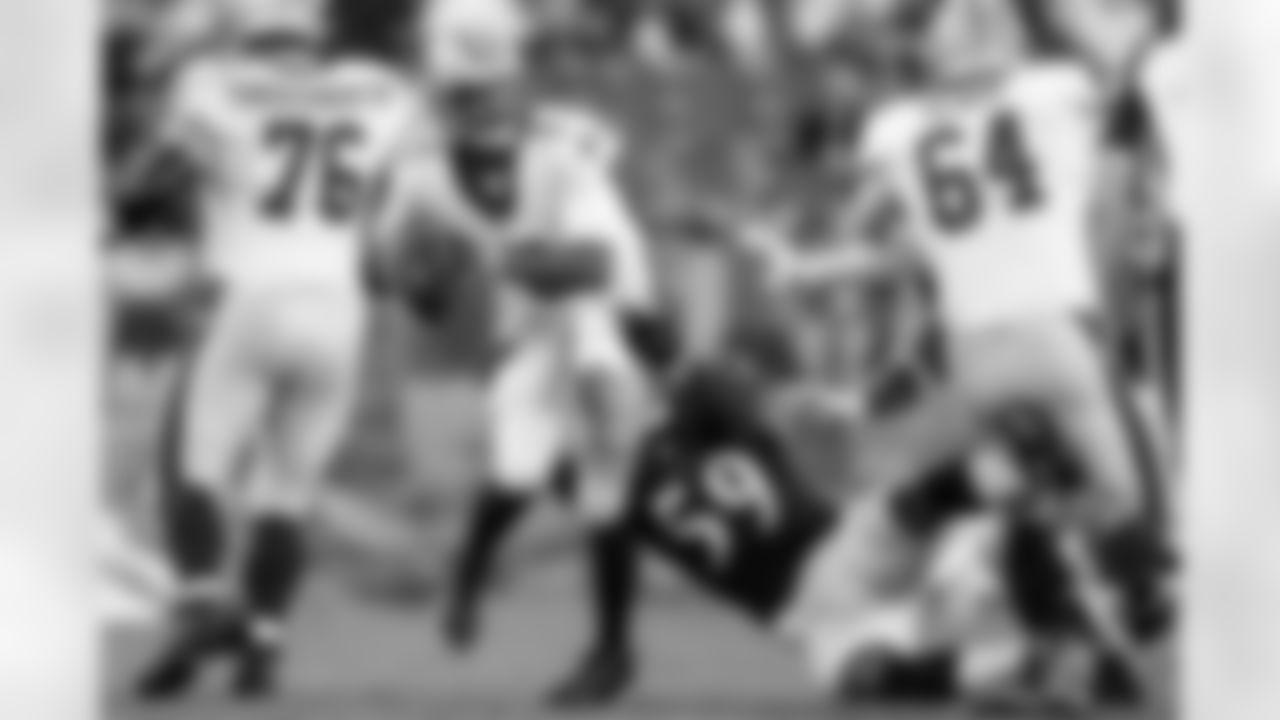 LB Daelin Hayes sacks Saint's QB Jameis Winston