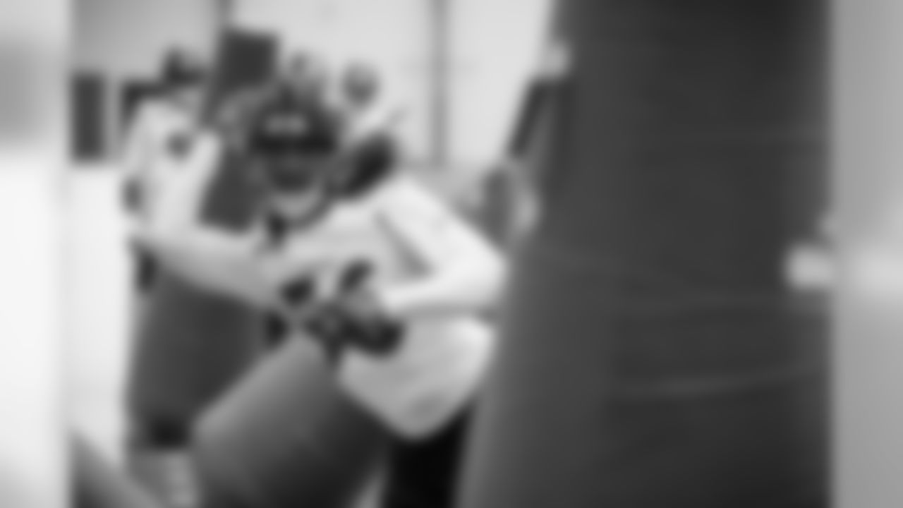 OLB Tim Williams