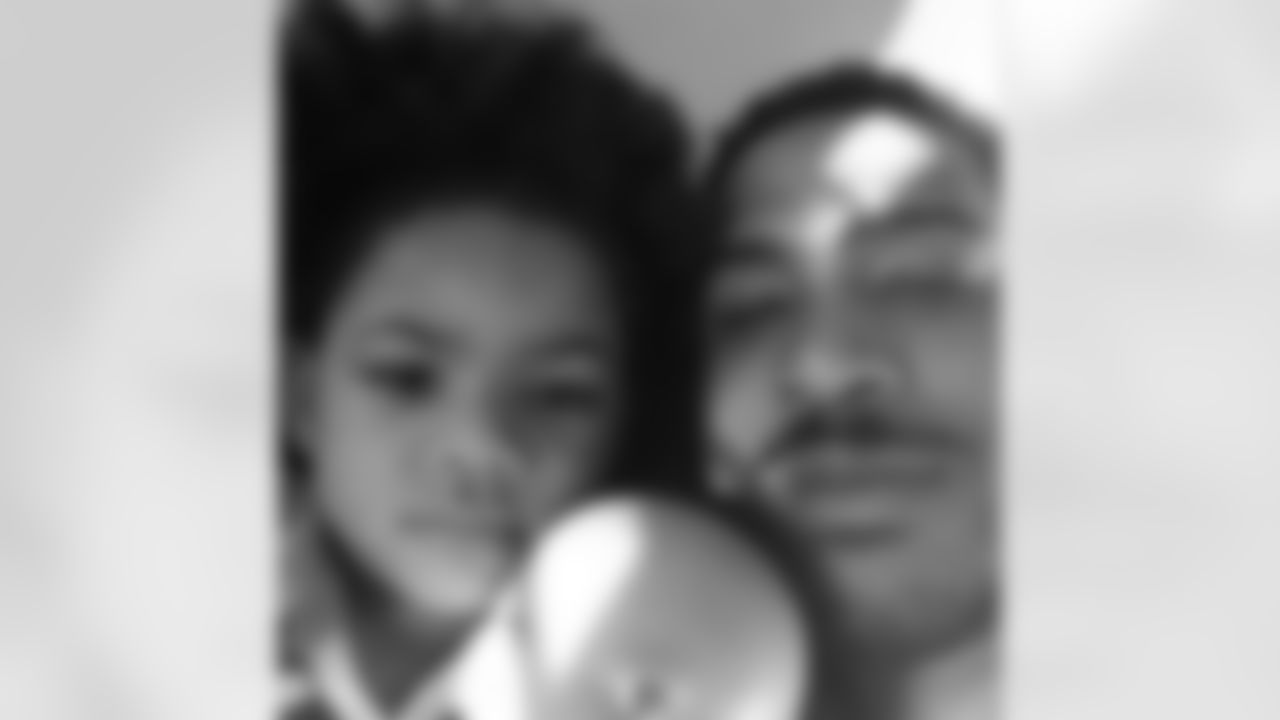 djbryant13 [DJ Bryant]: Me and Parker showing off our bushes b4 she got her hair done.....niece and uncle bond