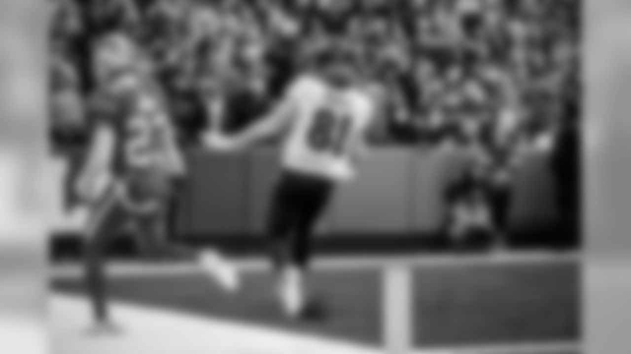 Bills_120819sh055