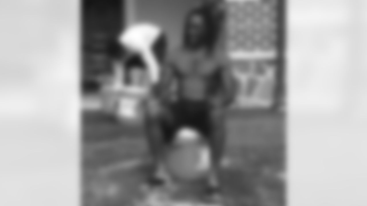 ravens [[Baltimore Ravens]: Webby lived up to his nickname post practice, getting ready for his #alsicebucketchallenge. #ravens #ravensnation