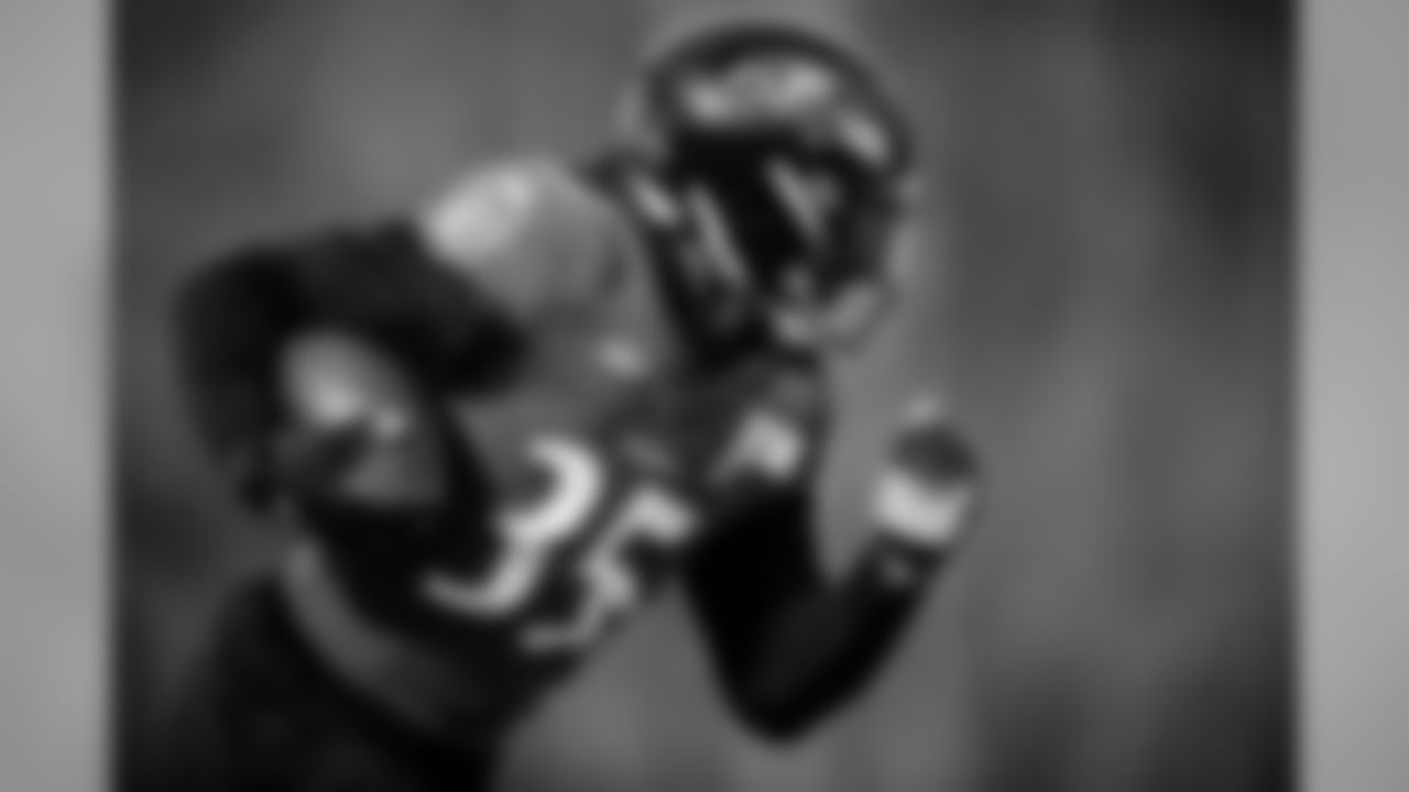 RB Gus Edwards
