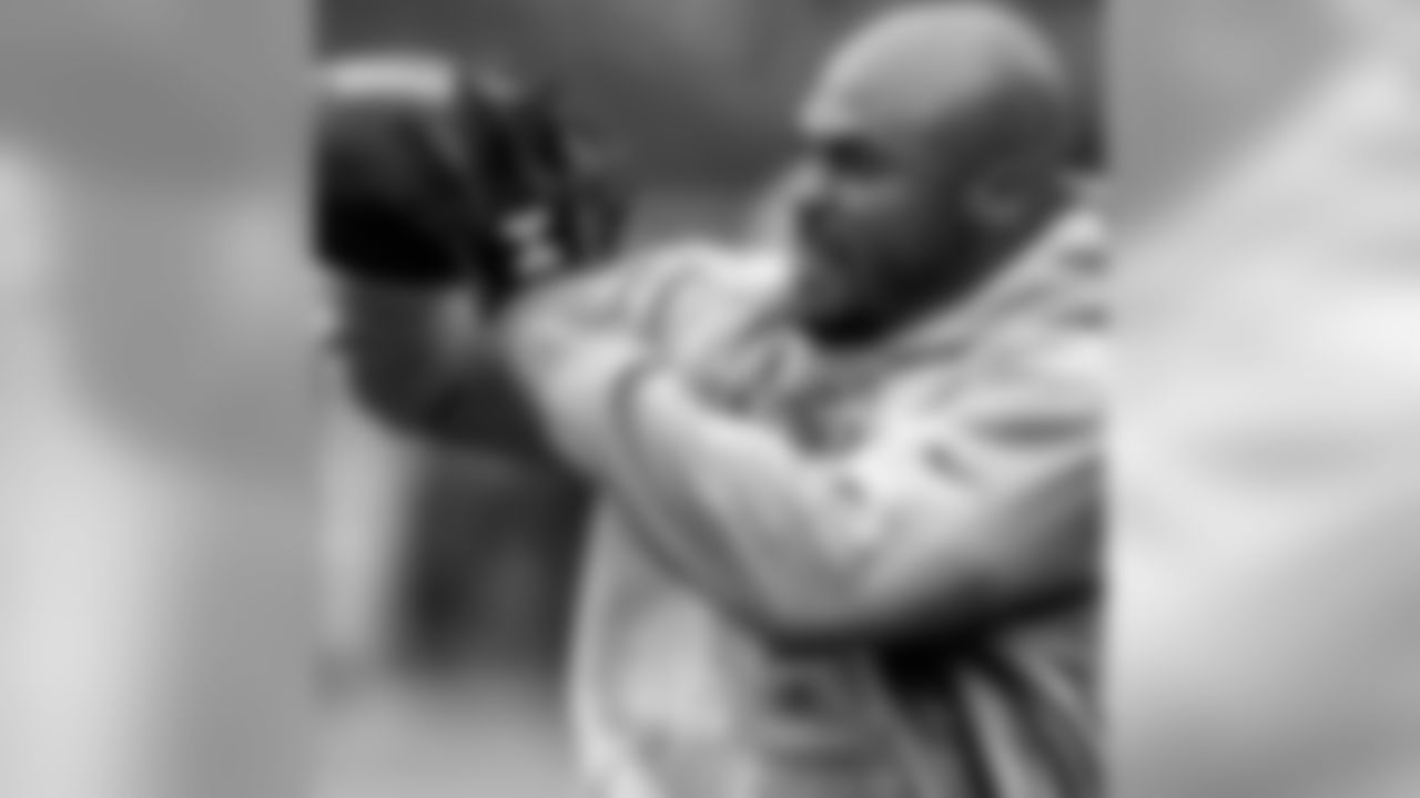 ravens[Baltimore Ravens]: It's always heated when we travel to Pittsburgh. Especially when Suggs catches an interception between his legs.