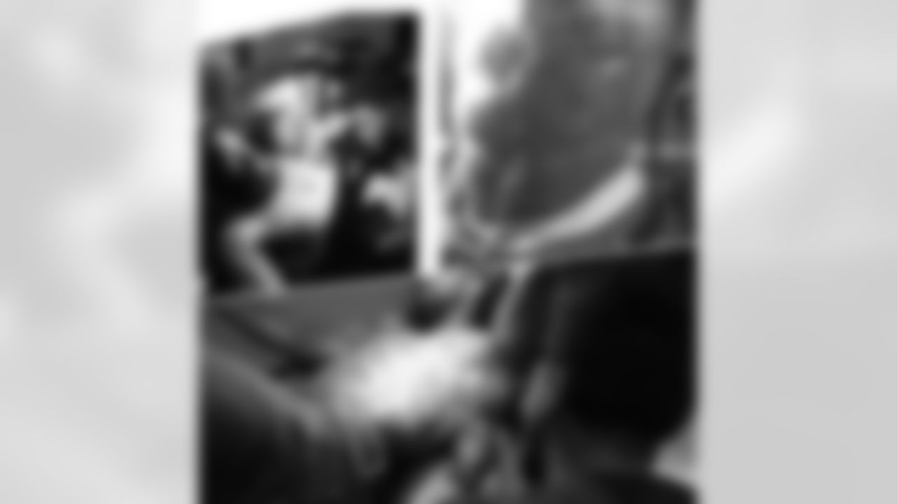 jtuck9 [Justin Tucker]: This little guy joined our family this past Tuesday afternoon. 8 lbs 13 oz and 22 inches of sweetness. Welcome to the world, Easton Hayes! We love you so much!!