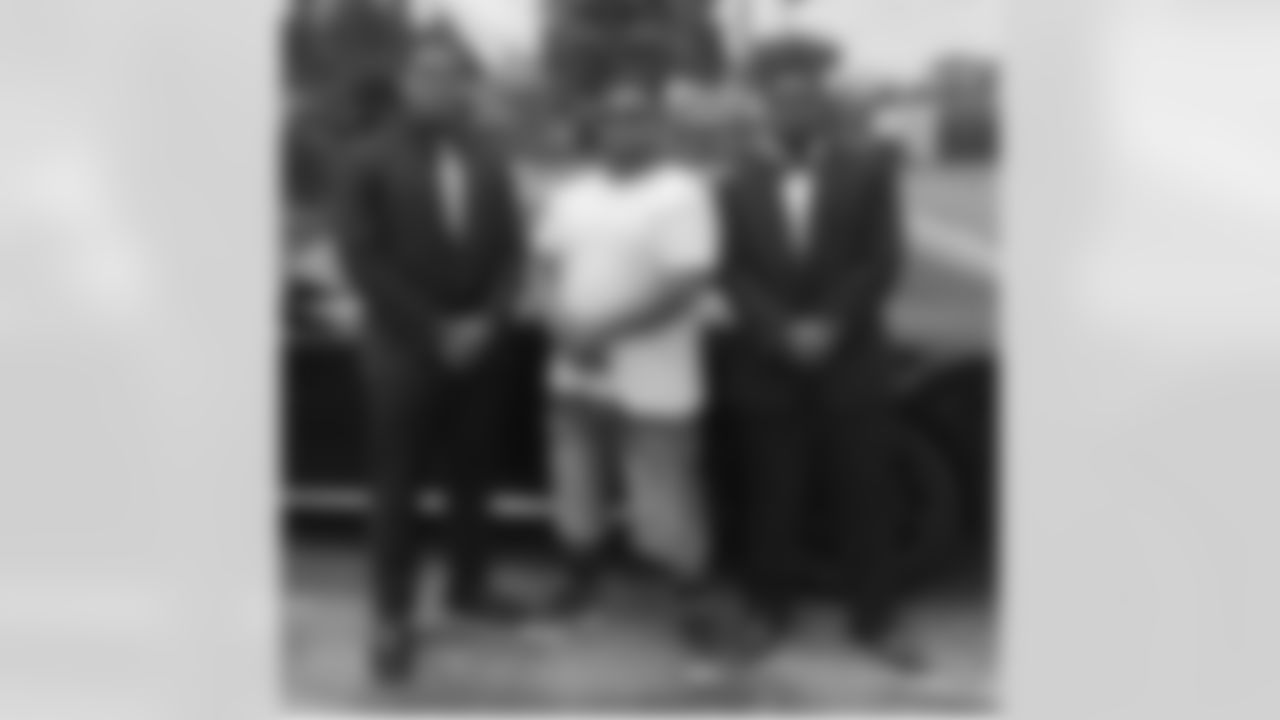 trenchwork94 [Carl Davis]: Blessed to have great people that i can call my brothers. This only a few of them.