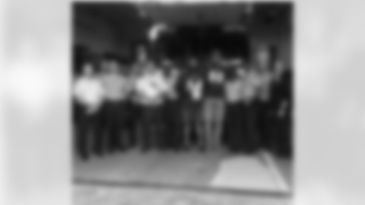 crockettgillmore [Crockett Gillmore]: #passitforward in Ellicott City with @john_urschel @ravens #VerizonBal #ravensflock