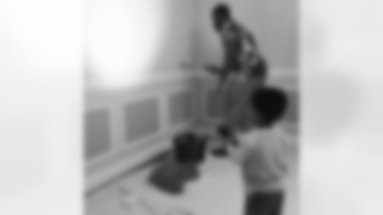 arr2four[Kyle Arrington]: lil homie makin sure I didn't miss a spot #HomeRenovation