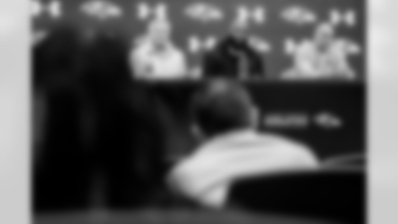 26_FreeAgentSignings031722sh1452_WEB
