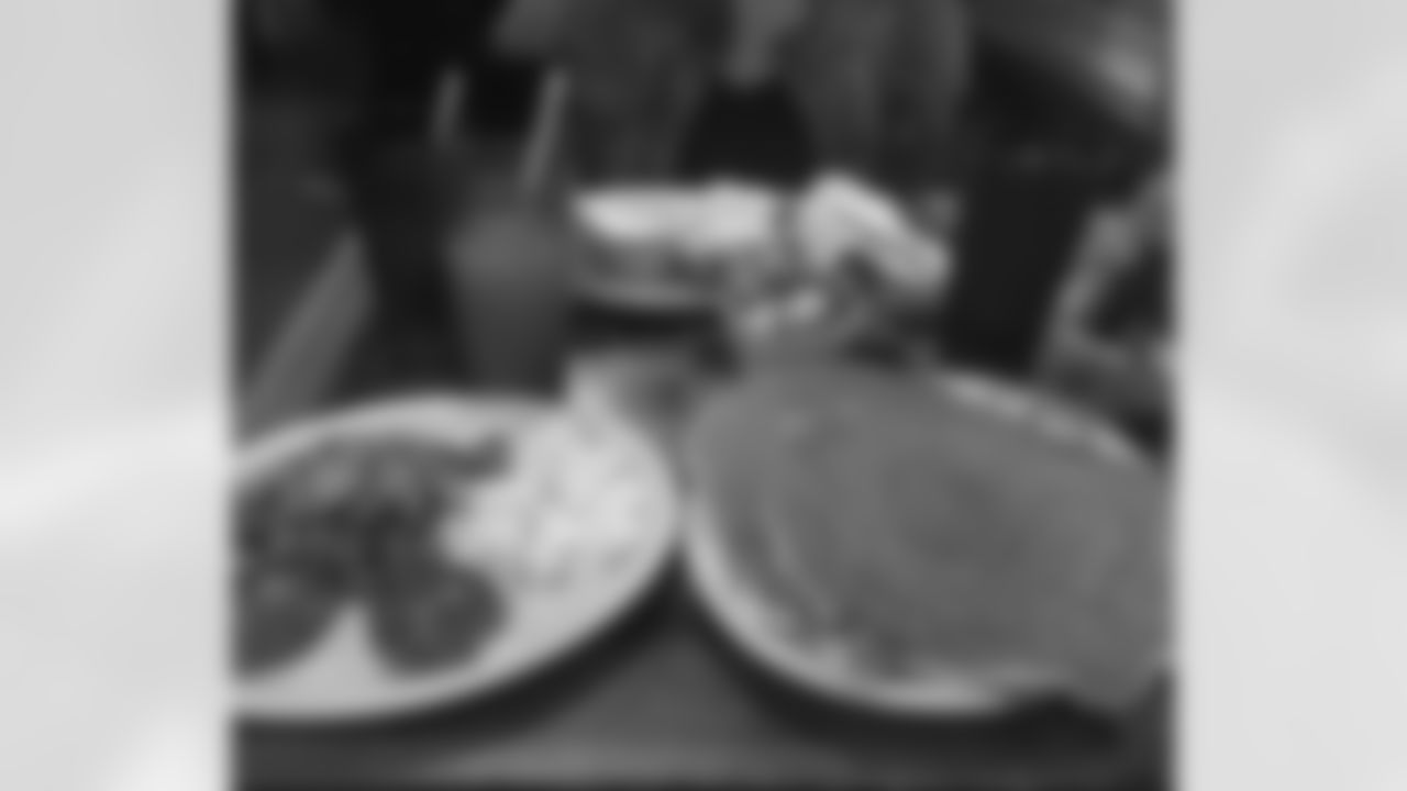 jforsett[Justin Forsett]: Big Texas size breakfast to start my day!