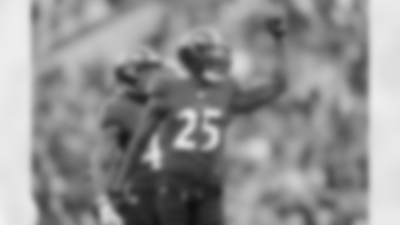 CB Tavon Young