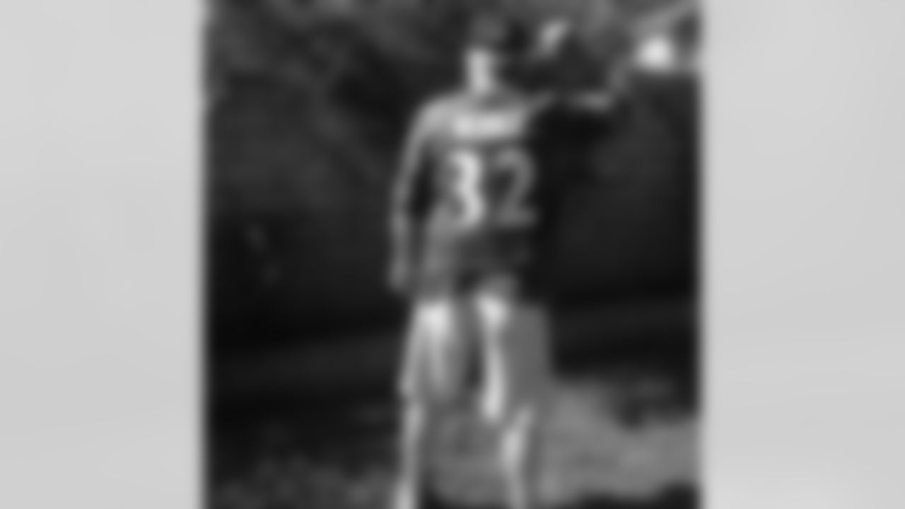 eric.weddle[Eric Weddle]: Dad was pretty EXCITED this am to recieve this! Can't wait to get to work with my teammates.