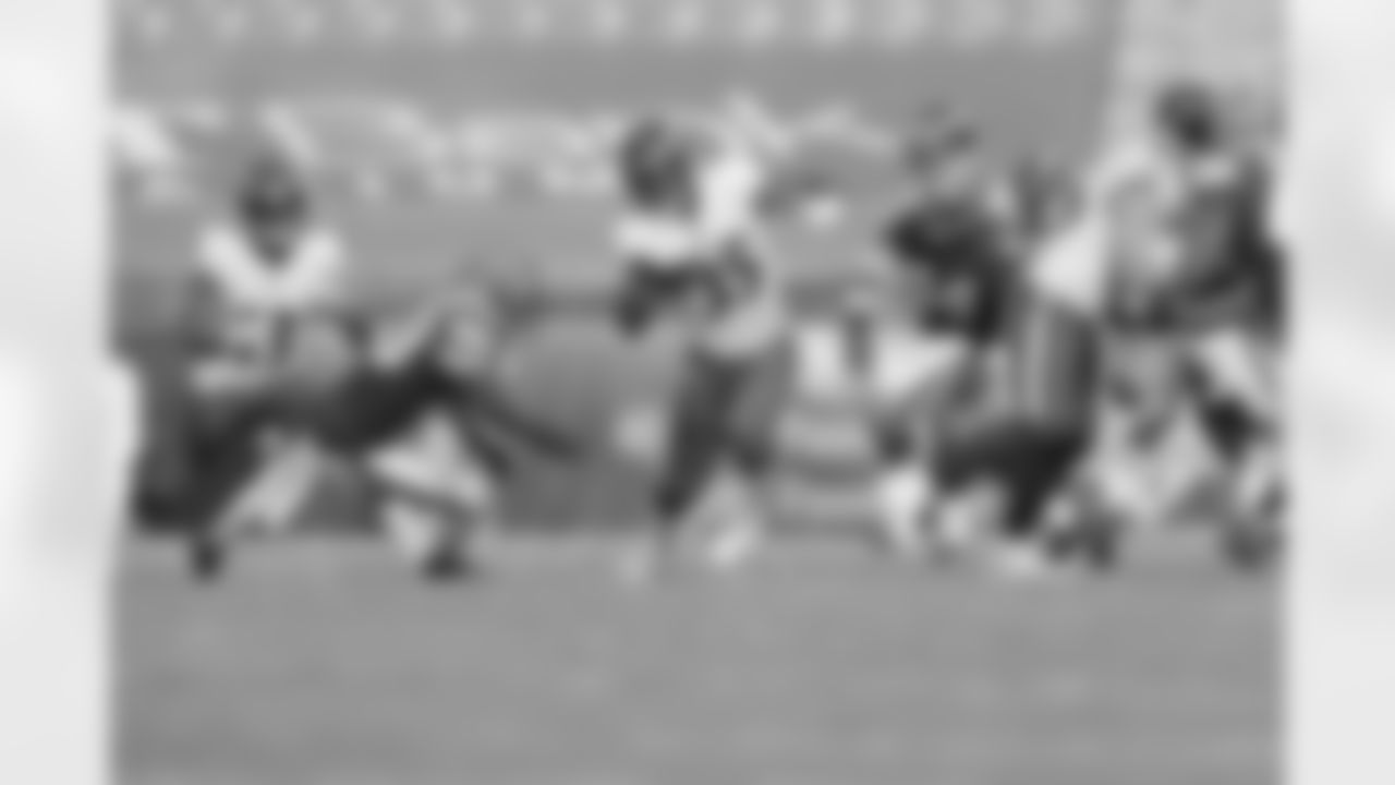 RB Gus Edwards
