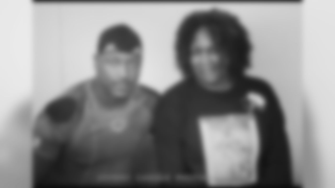 zobot_34[Lorenzo Taliaferro]: Praying my mother gets well love ya moma