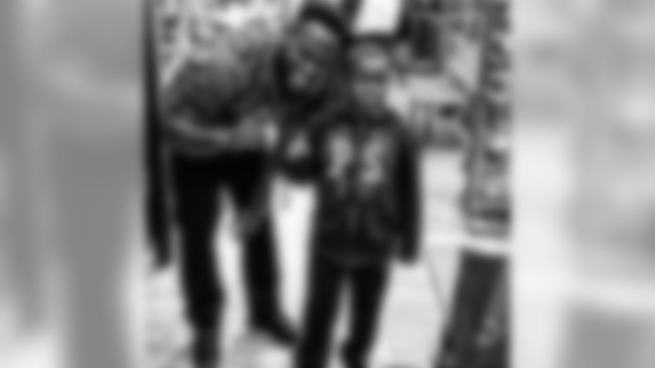 walknhitstick26 [Matt Elam]: The give back