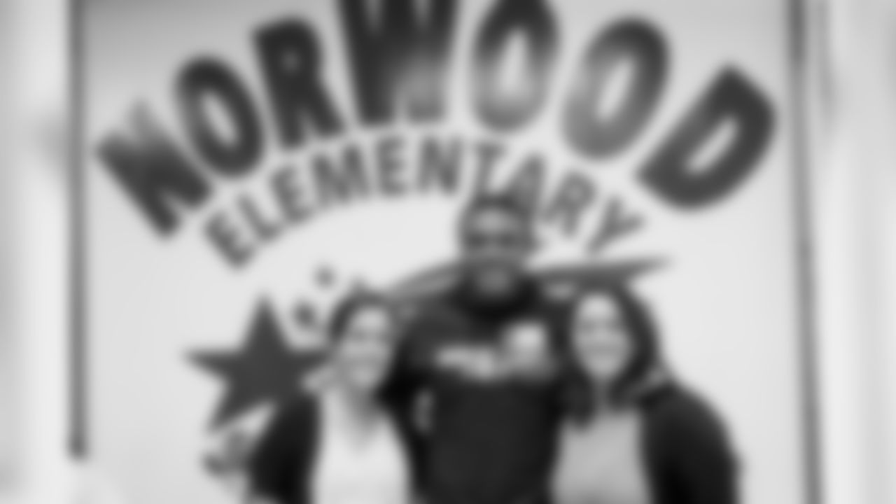 CB Brandon Carr visits Norwood Elementary in honor of the Ravens Huddle for 100