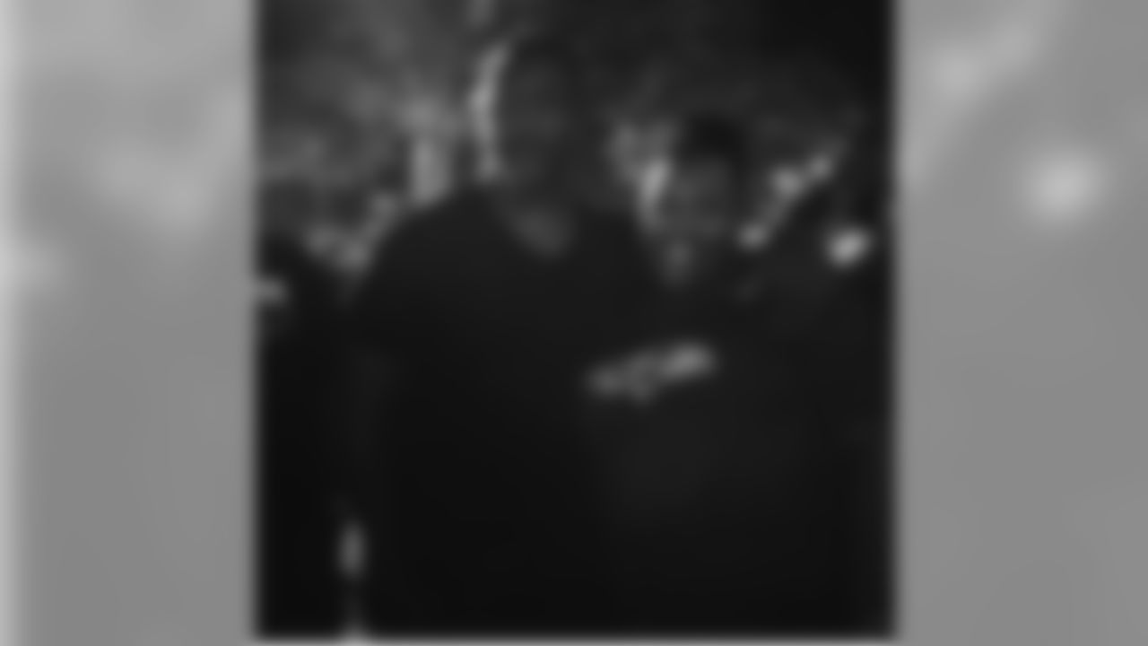 zobot_34[Lorenzo Taliaferro]:Screaming happy birthday to my big sister Cashawn was always more than a sis was like and still is just like a mother to me love ya enjoy ya day