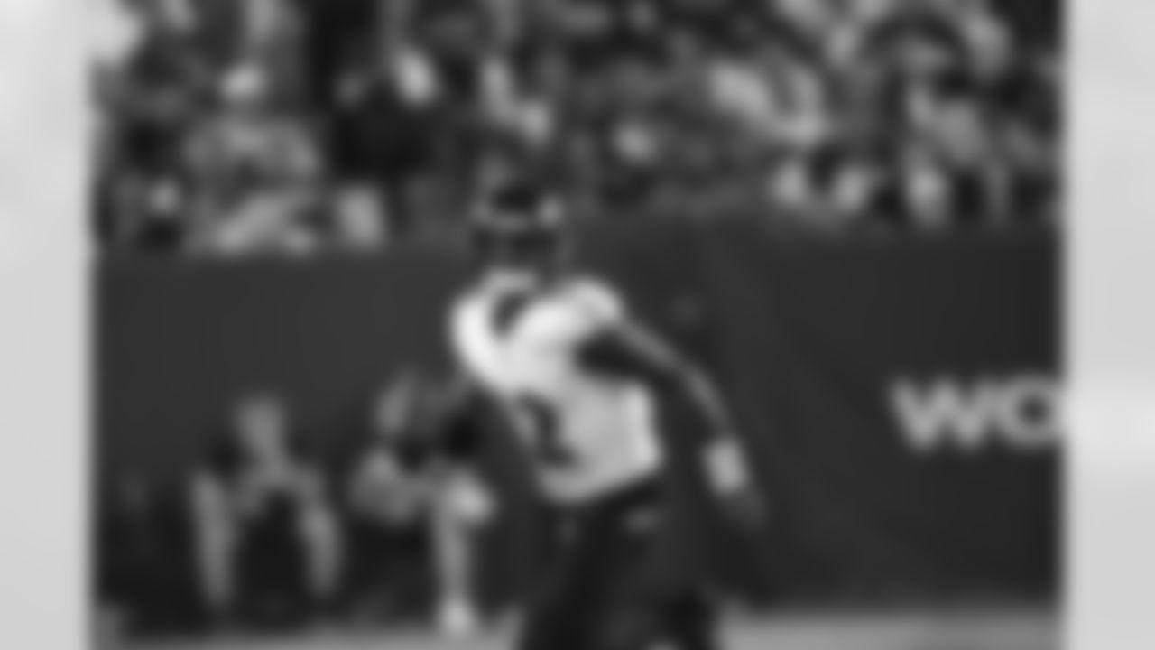 QB Anthony Brown
