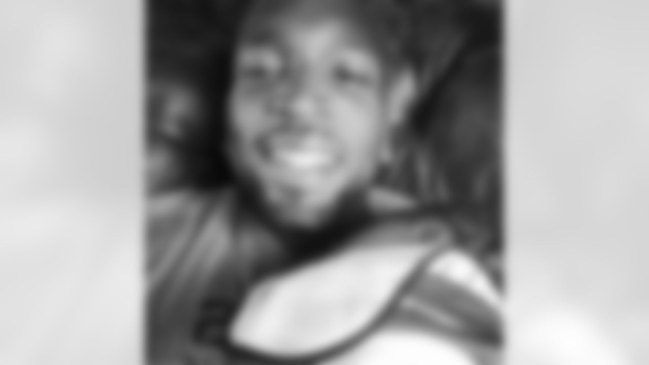 eugenemonroe60 [Eugene Monroe]: I can take all the selfies I want with my son. Lol#selfie #fatherhood #love #nfl #dmv #ravensnation #baltimore