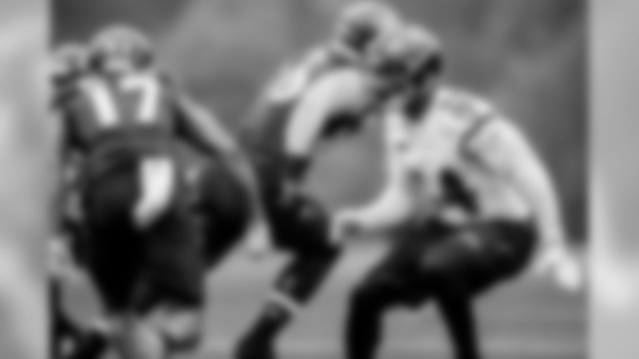 OLB Tyus Bowser