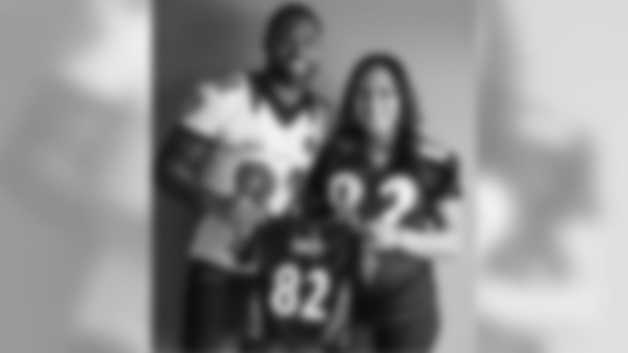 ravens [Baltimore Ravens]: From @torreysmithwr [Torrey Smith] & @libraladii's #maternity photo shoot. More pics at BaltimoreRavens.com or in the #Ravens mobile app. (Photo courtesy of Dani Leigh Photography) #baby #ravensnation