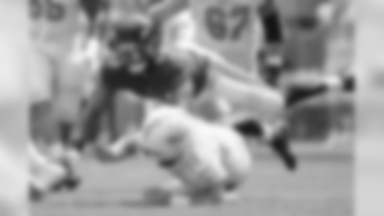 LB Pernell McPhee