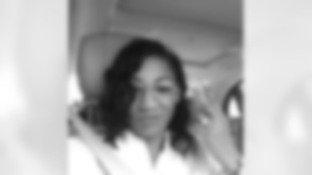 kapronlewis[Kapron Lewis-Moore]: (No caption)